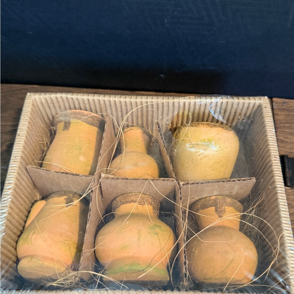 Rustic Terracotta Mini Vase Set NIB. Super cute. Could be hung together.